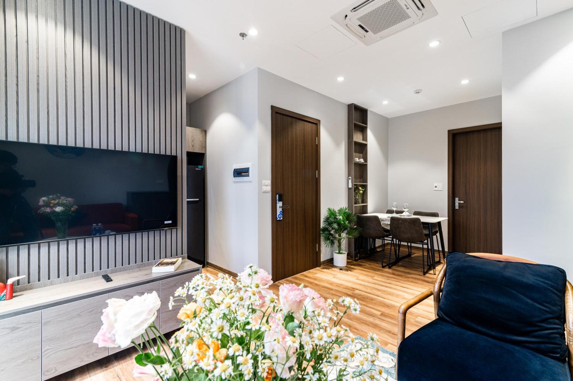 Luxe Paradise Suites Hotel To Ngoc Van Hanoi Bagian luar foto