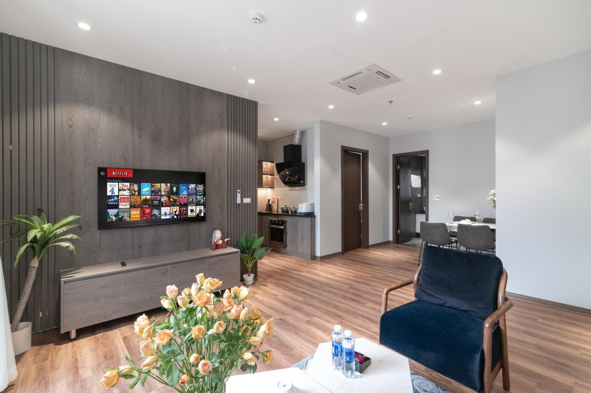 Luxe Paradise Suites Hotel To Ngoc Van Hanoi Bagian luar foto