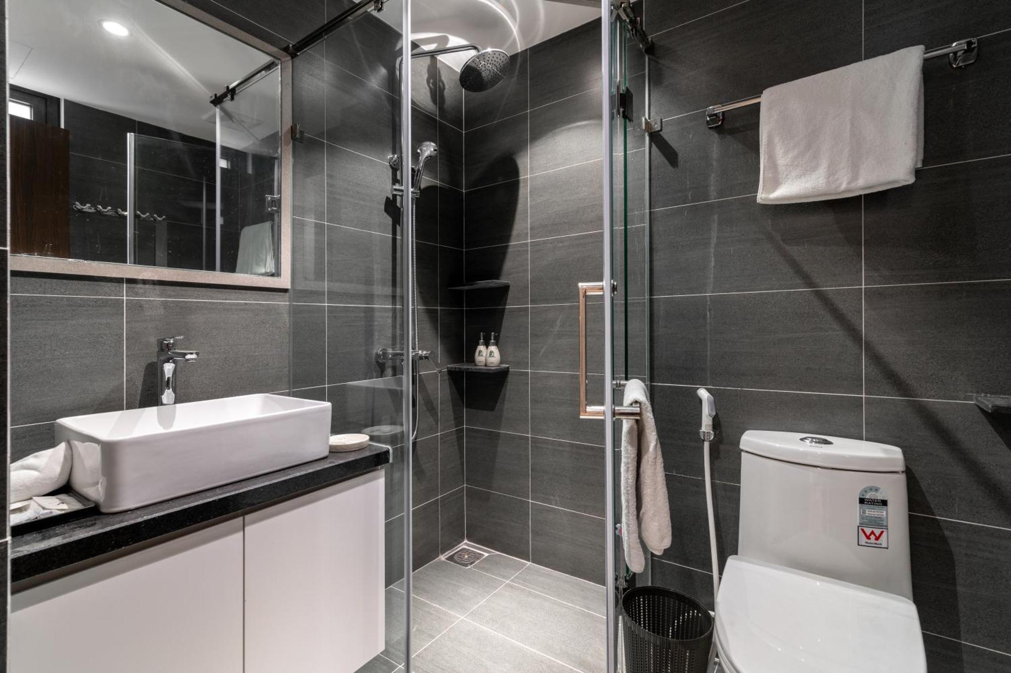 Luxe Paradise Suites Hotel To Ngoc Van Hanoi Bagian luar foto