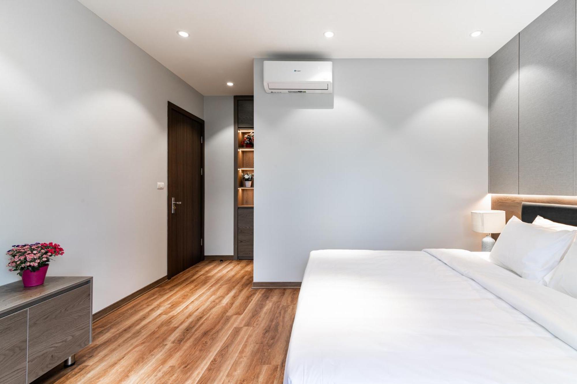 Luxe Paradise Suites Hotel To Ngoc Van Hanoi Bagian luar foto